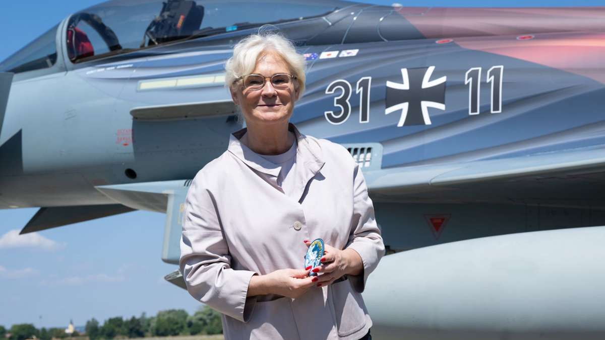 Porträt der Verteidigungsministerin Christine Lambrecht: Raus aus der Defensive