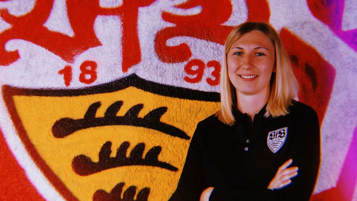 Lisa Lang ist seit gut neun Monaten Vereinsmanagerin beim VfB Stuttgart. Die 29-Jährige lebt für den Fußball – früher auf, jetzt neben dem Platz. Wir haben mit ihr über Kurzhaarschnitte, Frauenfußball und ihren heiligen Donnerstag gesprochen.