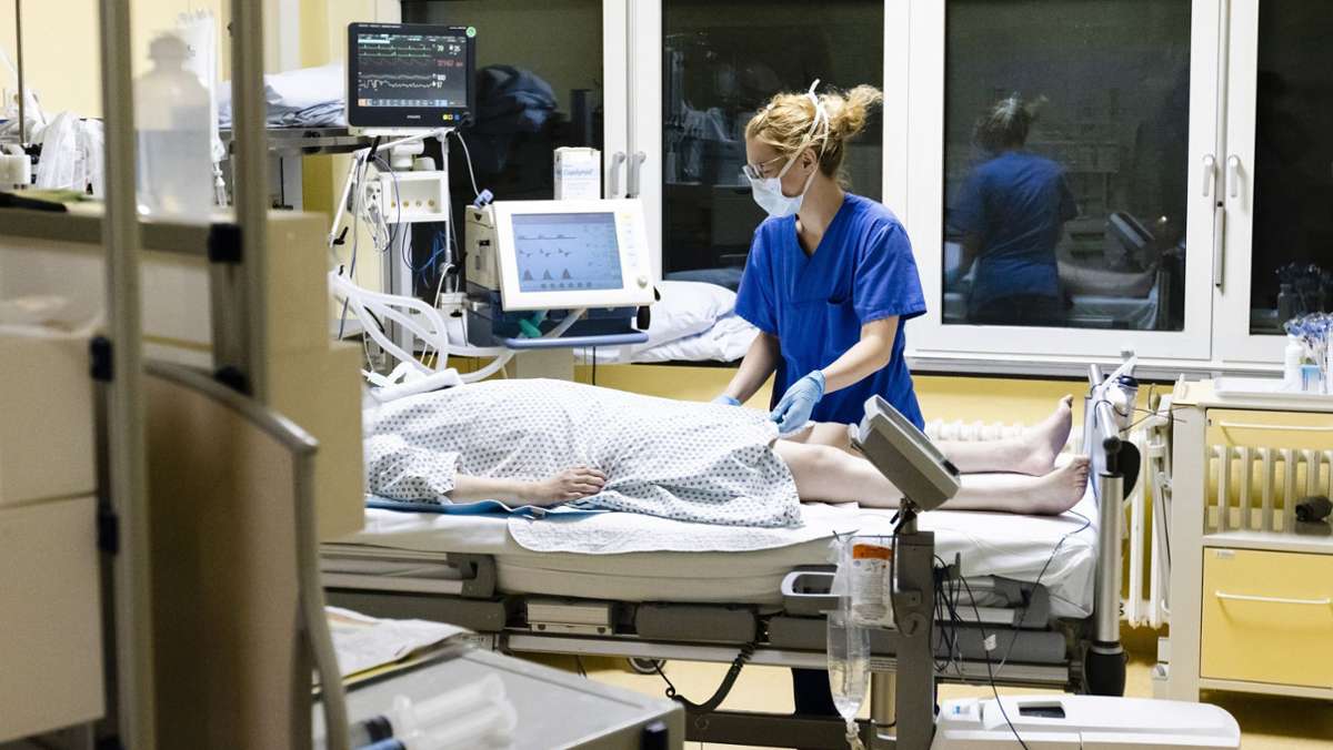 Pfleger, Ärzte und Co.: Wie hoch sind die Gehälter im Krankenhaus?
