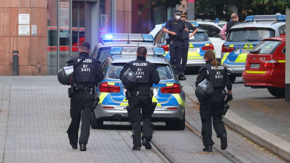 Messerattacke in Würzburg: Polizeipräsident äußert sich zu den Opfern