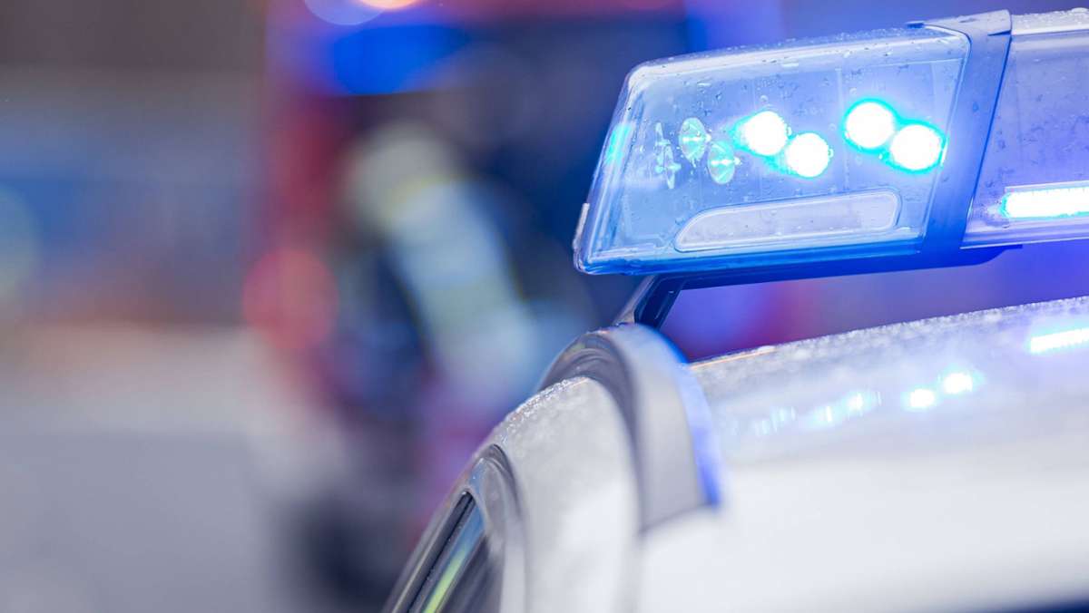 A96 im Landkreis Lindau: Motorradfahrer prallt gegen Stehtisch und verletzt sich schwer