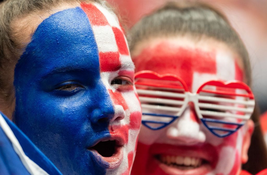 Kroatinnen mit Farbe im Gesicht – ohne sehen sie sicher besser aus. Noch besser!