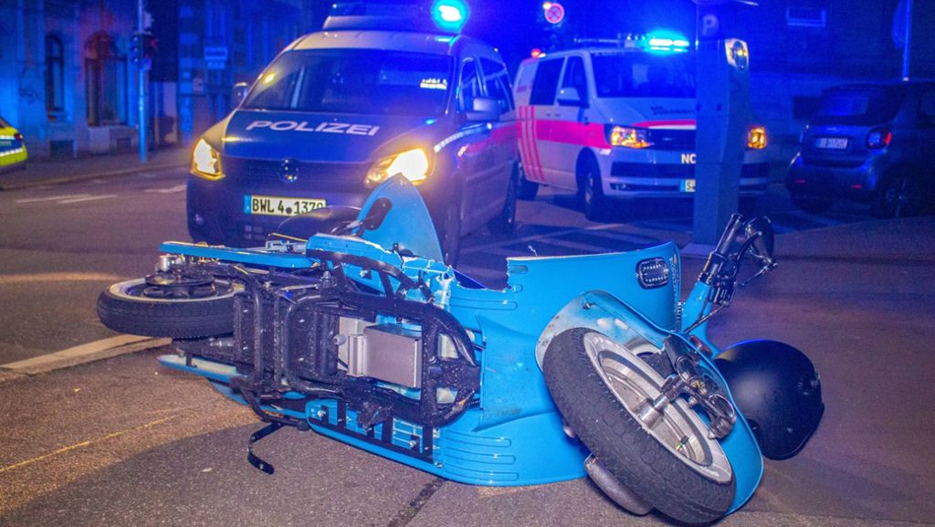 Unfall in Stuttgart: Mann  prallt mit geliehenem Roller auf Mercedes-AMG