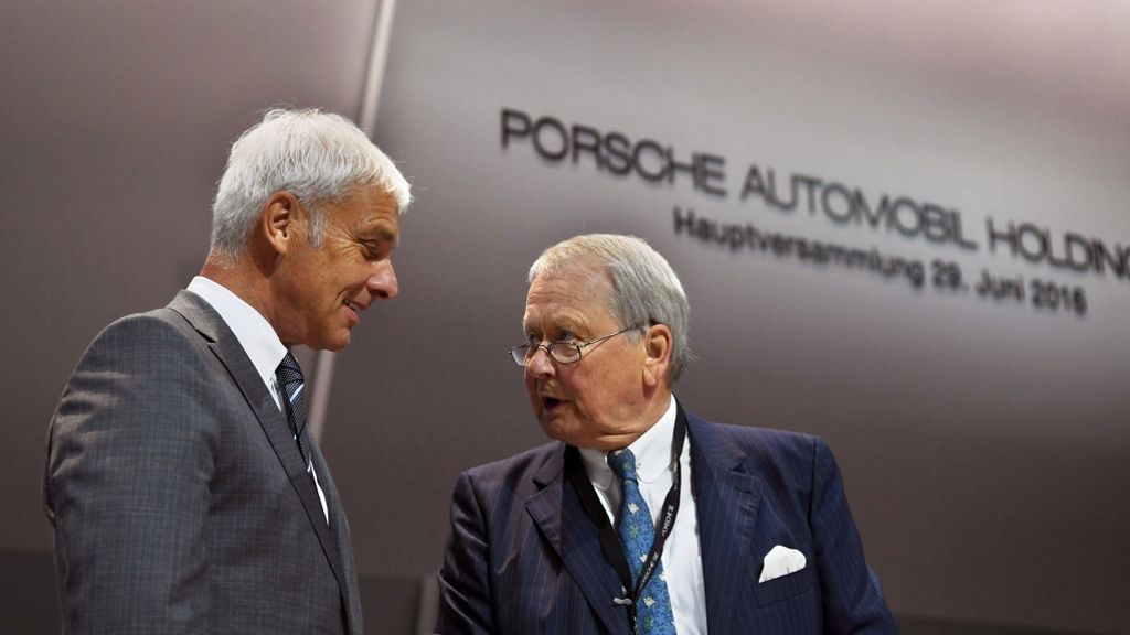 Porsche-Hauptversammlung in Stuttgart: Aktionäre ärgern sich über VW-Chefs
