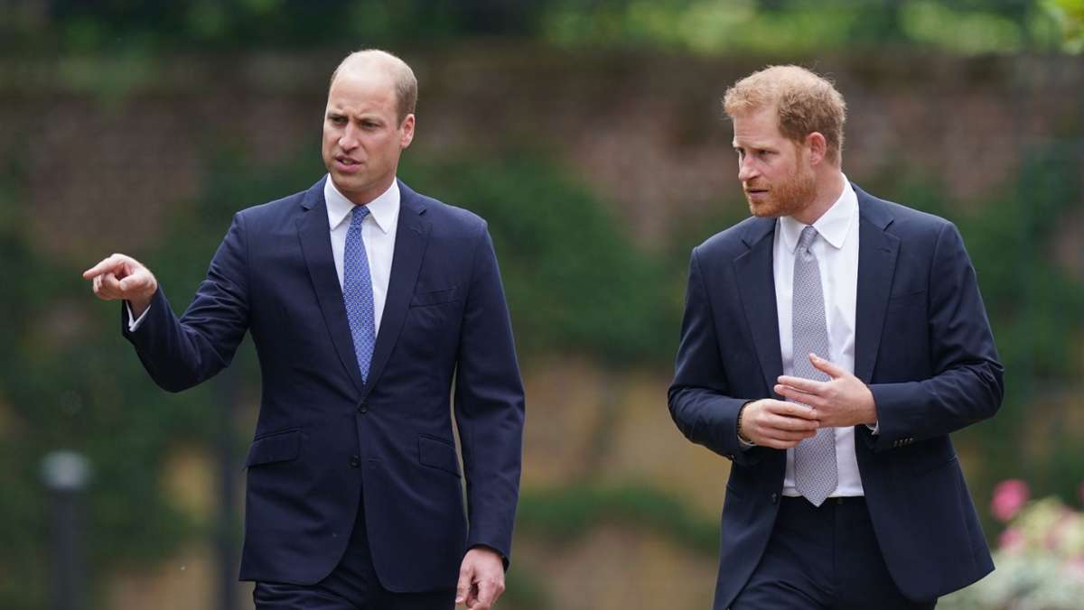 In einer Doku beleuchtet die BBC den Streit zwischen den Prinzen William und Harry. Der Buckingham Palace ist erzürnt. Fällt der Sender einmal mehr bei den Windsors in Ungnade? 
