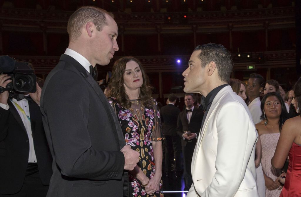 Prinz William im Gespräch mit Schauspieler Rami Malek