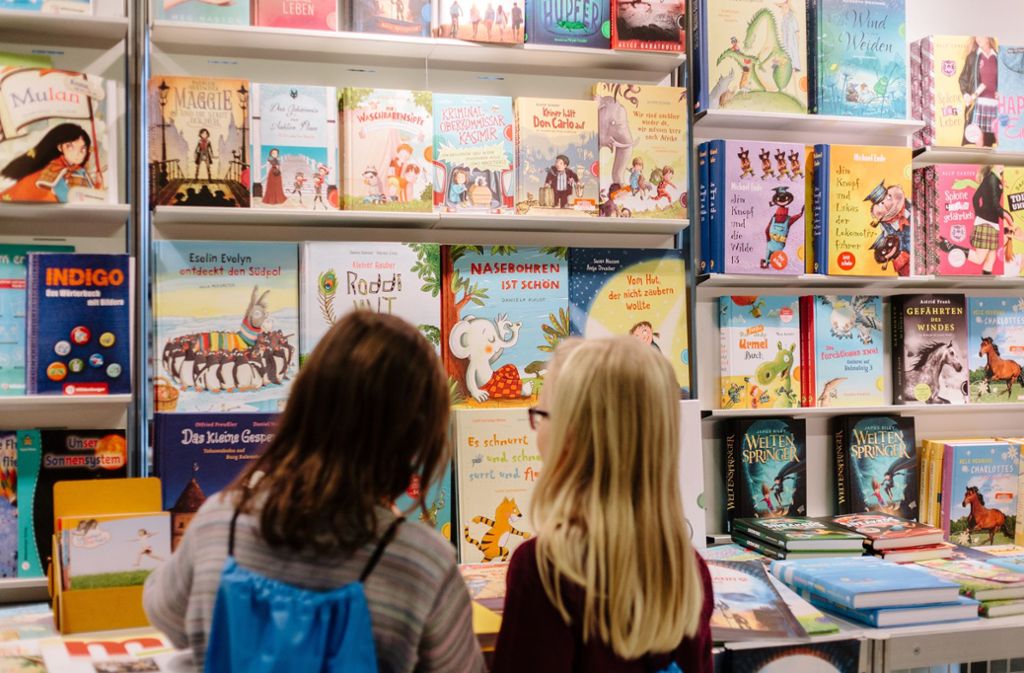 Die Erwachsenen haben ihre Bücherschau im November im Haus der Wirtschaft, die Kinder- und Jugendbuchwochen gibt es immer im Treffpunkt Rotebühlplatz vom 13. bis zum 24. Februar.