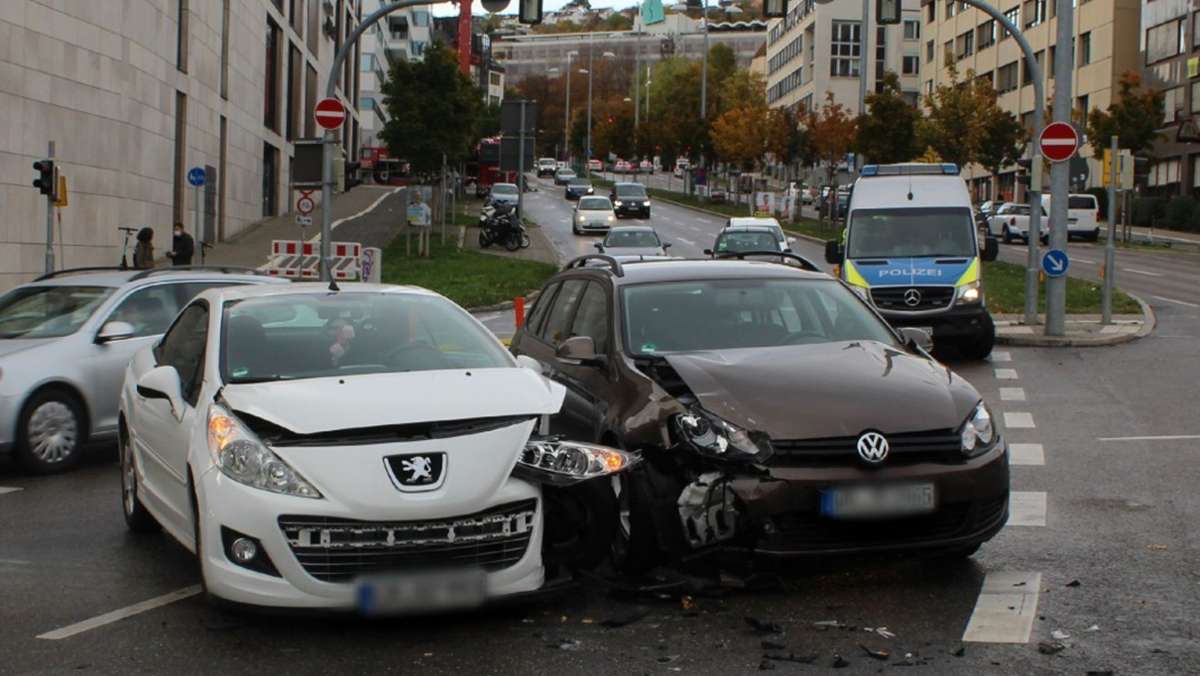 Verkehrsunfall in Stuttgart-Nord: Rotlicht missachtet – Unfall nahe Milaneo fordert drei Verletzte