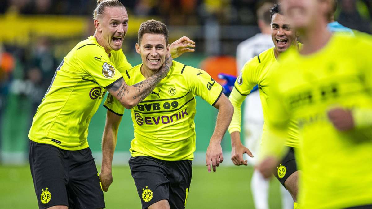  Titelverteidiger Borussia Dortmund hat nach einem Arbeitssieg das Achtelfinale des DFB-Pokals erreicht. Der BVB mühte sich gegen den Zweitligisten FC Ingolstadt am Dienstag zu einem 2:0 (0:0)-Erfolg. 