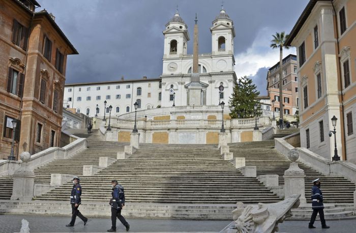 Kurioses aus Rom: Mann fährt mit Maserati die Spanische Treppe hinunter