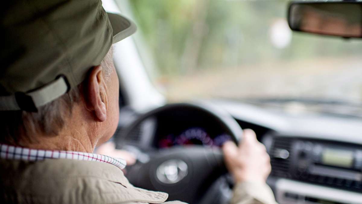  14 von 21 Verkehrsverbünden in Baden-Württemberg machen mit: Ein Jahr lang können ältere Menschen, die ihren Führerschein abgeben wollen, kostenlos den Nahverkehr nutzen. 