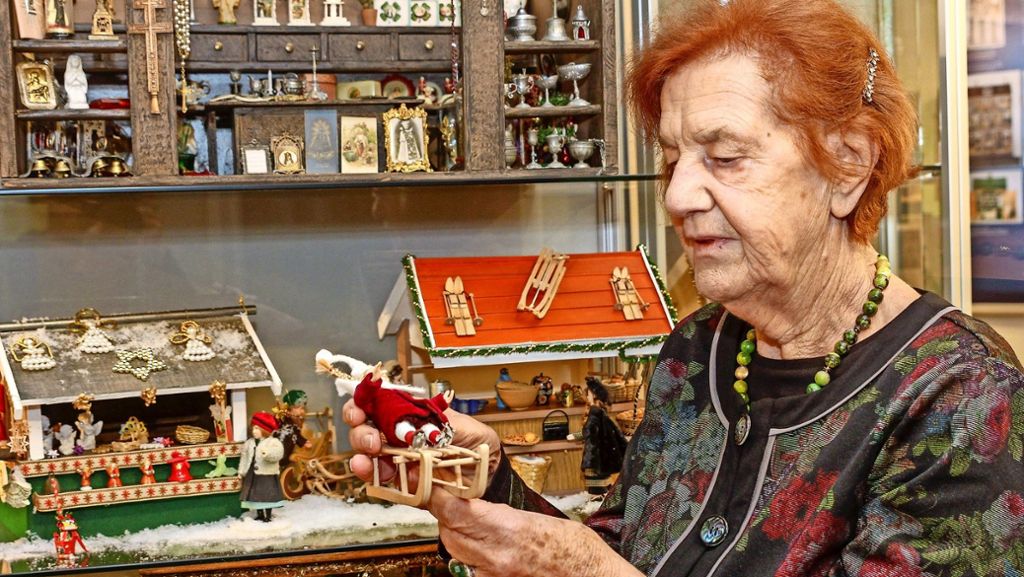 Gerti Michl besitzt einen Mini-Weihnachtsmarkt: Eine 87-Jährige mit  einer Leidenschaft für Miniaturen