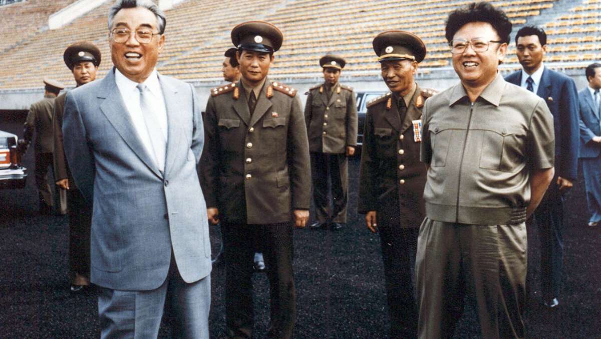 In seiner Heimat wird er bis heute wie ein Gott verehrt: Nordkoreas „ewiger Präsident“ Kim Il-sung. Dabei hatten sich die Sowjets nach der Teilung der Halbinsel bereits für einen anderen Mann entschieden. 