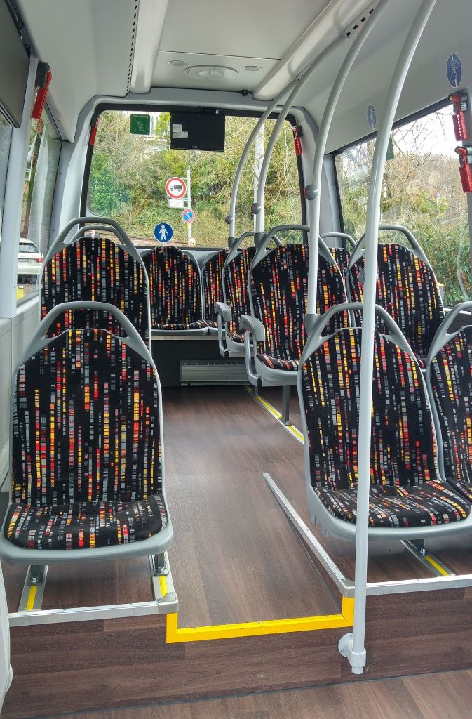 Der neue Kleinbus bietet 13 Sitz- und 12 Stehplätze.