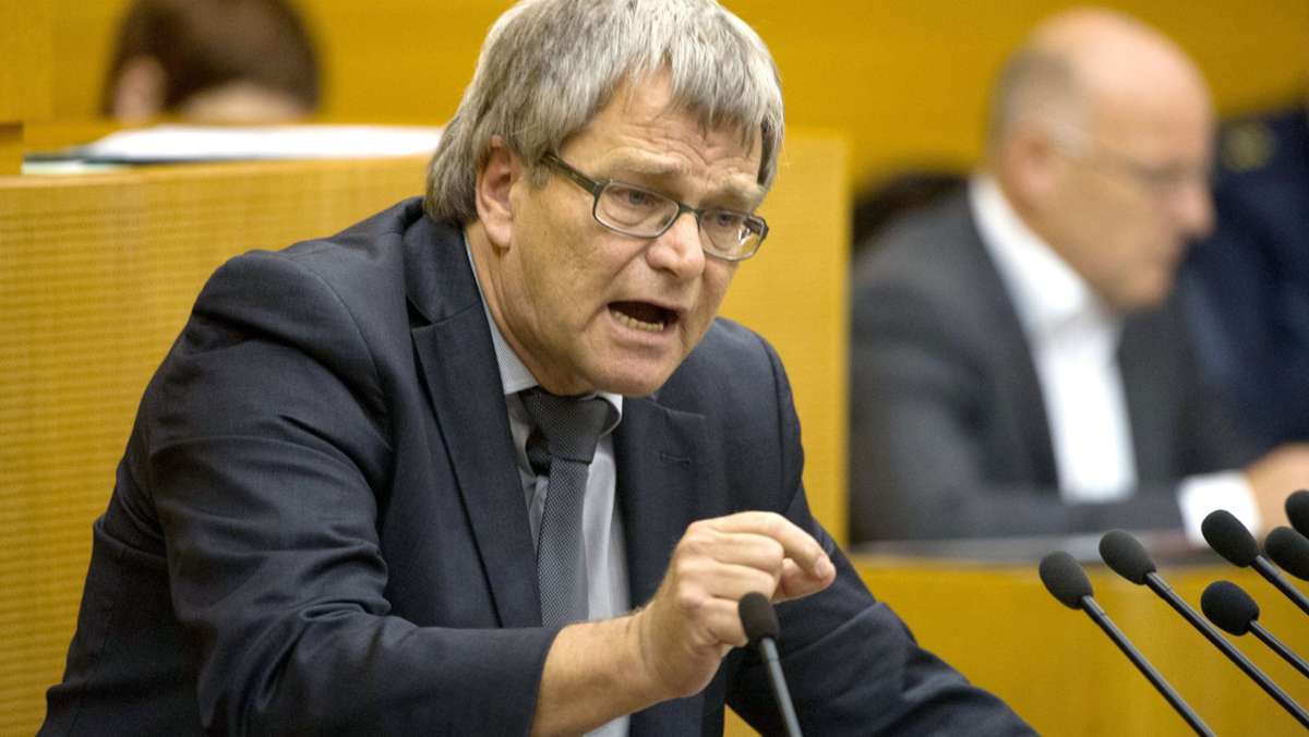 Hans-Ulrich Sckerl: Schweigeminute für gestorbenen Politiker  im Landtag