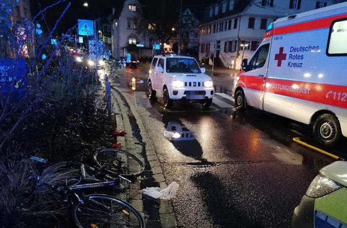 Stuttgart-Obertürkheim: Radfahrerin nach Zusammenstoß mit Auto schwer verletzt