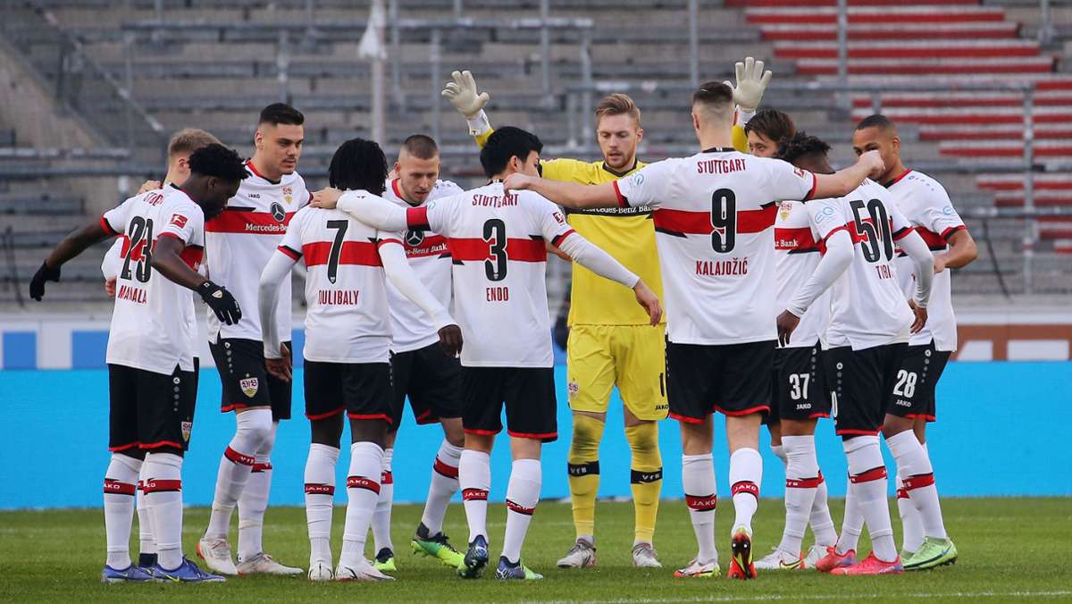  Nach dem 0:2 gegen RB Leipzig richtet sich der Fokus beim VfB Stuttgart auf die Partie beim SC Freiburg. Im Video analysieren Philipp Maisel und Christian Pavlic die Situation bei den Weiß-Roten. 
