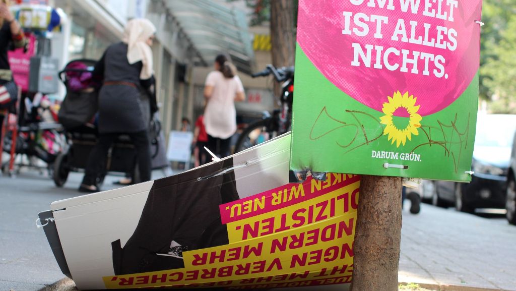 Strafanzeigen im Kreis Göppingen: Wahlplakate mit AfD-Slogans überklebt