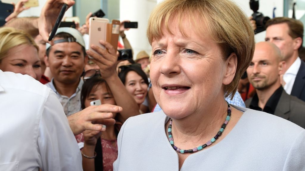 Tritt Merkel noch einmal an?: Schweigsam in der Wagenburg