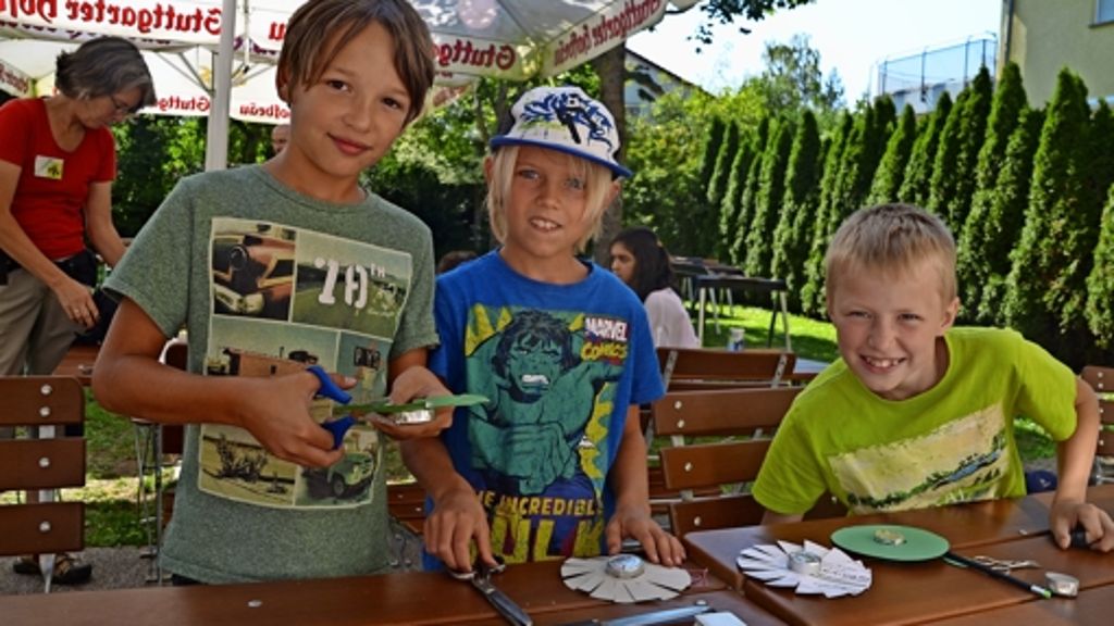  Im Rahmen des Stuttgarter Sommerferienprogramms „Hallo Kinder“ veranstalten das Jugendamt und die Umweltberatung eine Naturwoche im Waldheim Heslach. Die Kinder können in dieser Woche experimentieren, forschen und spielen – und dabei entdecken, wie schön die Natur sein kann. 