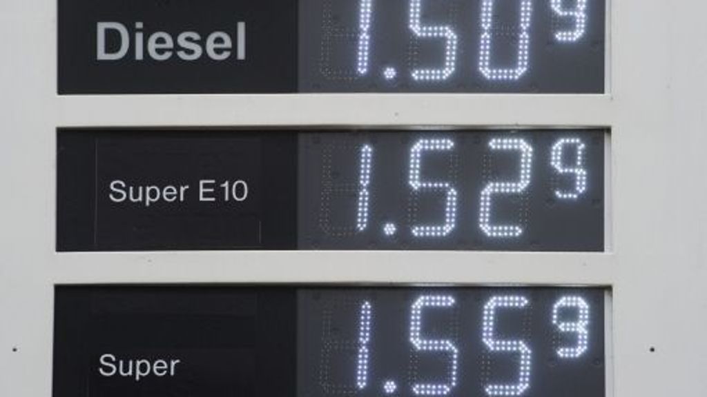  Trotz der Kampfansage an die Ölmultis: Ein Gesetz, das Tankstellen untersagt, mehrmals täglich die Preise anzuheben, lehnt der Wirtschaftsminister ab. 
