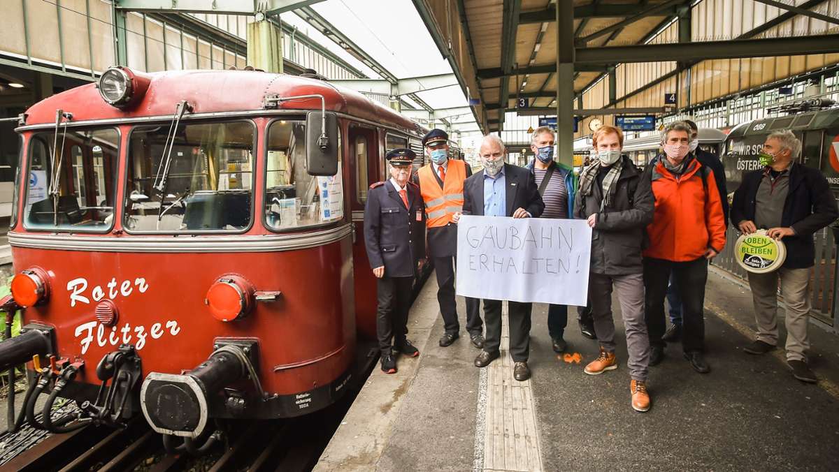 Verkehrspolitische Bahnfahrt in Stuttgart: Gäubahn-Fans werben für ihre Ideen