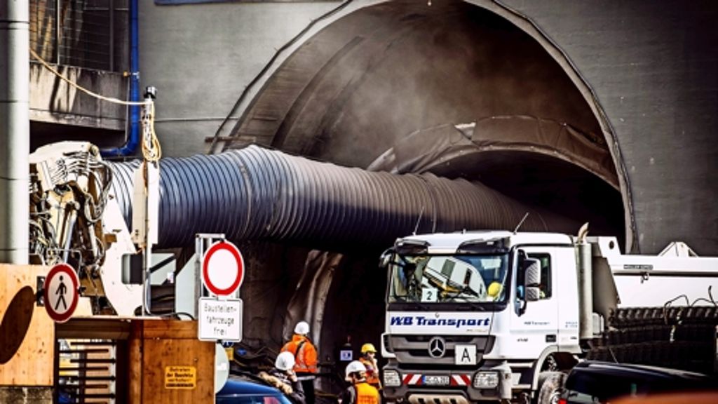 Sprengungen am Wagenburgtunnel: Dumpfer Knall und  wenig Rauch