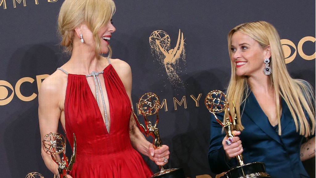 Nicole Kidman und Reese Witherspoon: Knallige Farben und dezente Einblicke bei den Emmy Awards