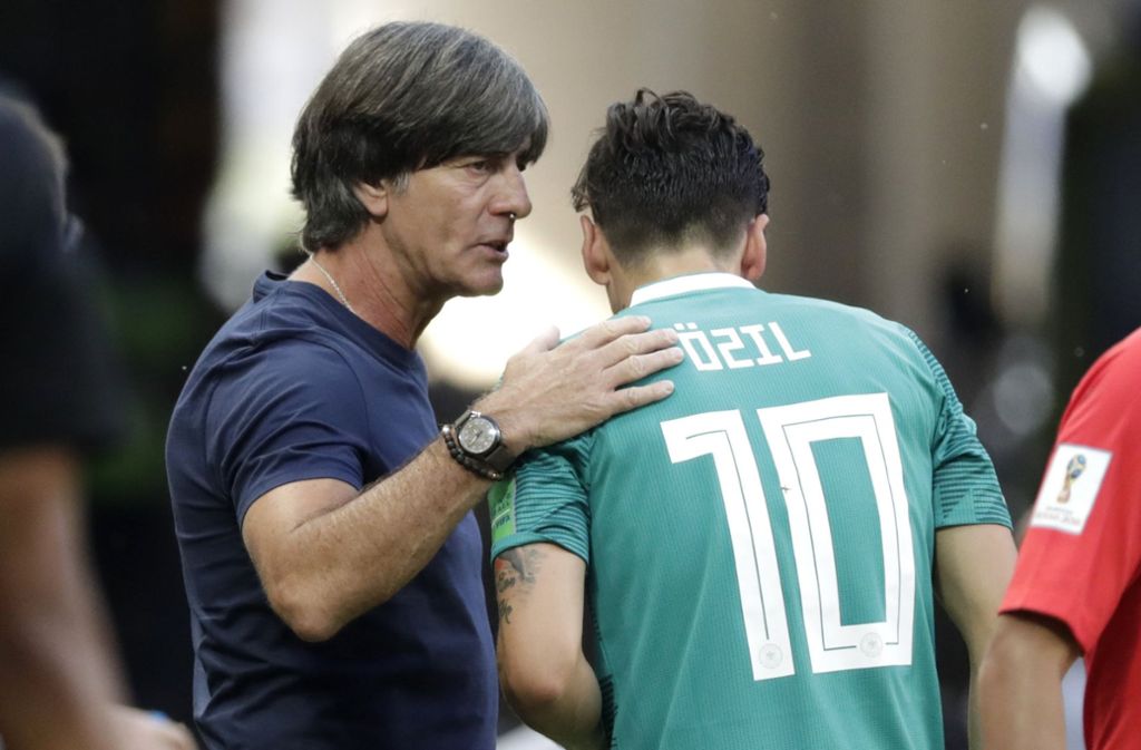 Unter Joachim Löw galt Özil bis zur WM 2018 als einer der Lieblingsspieler des Bundestrainers.