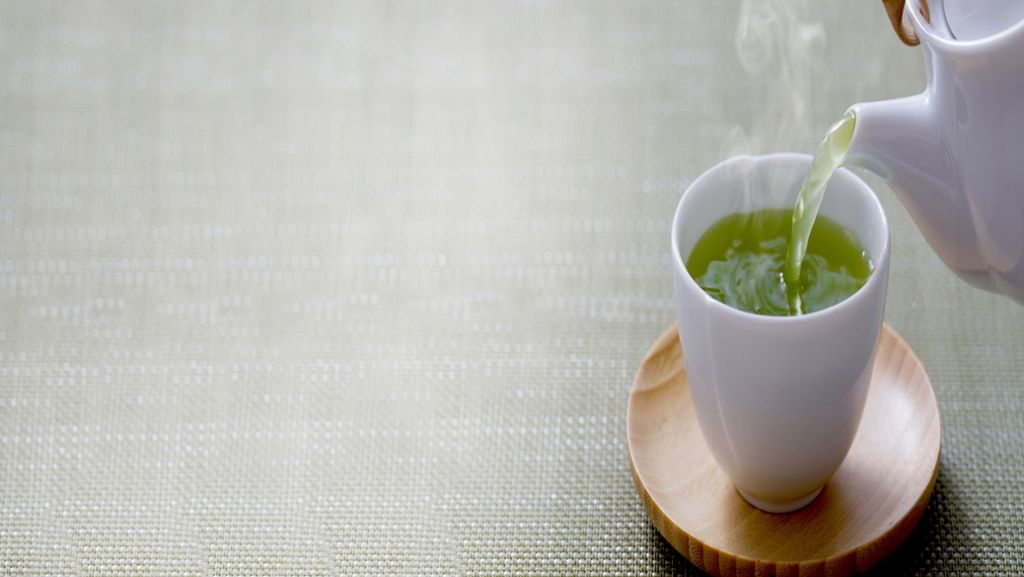 Besser als Schwarztee?: Wie gesund grüner Tee wirklich ist