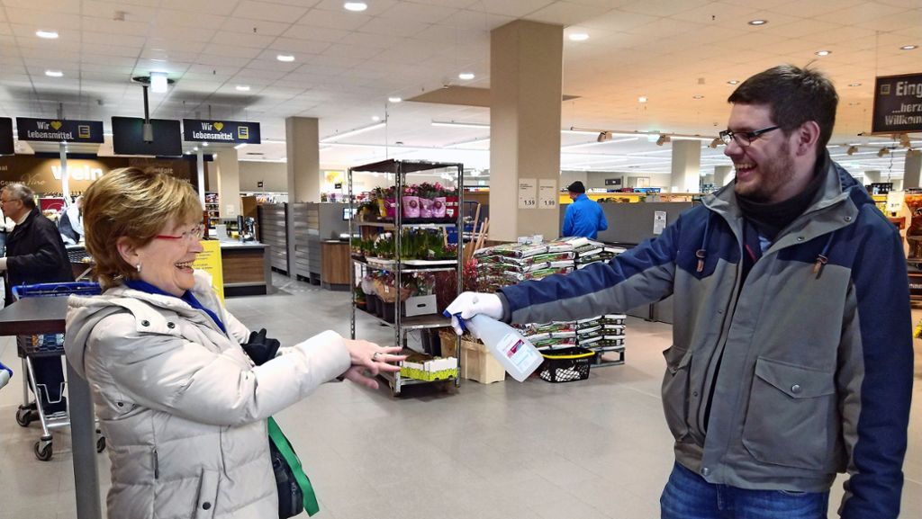 Coronavirus in Stuttgart: Senioren dürfen die erste Stunde allein einkaufen