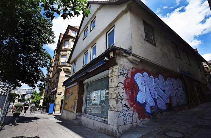 Lost Place Stuttgart: Marodes Altes Armenhaus wird von Resten der Bordell-Nutzung befreit