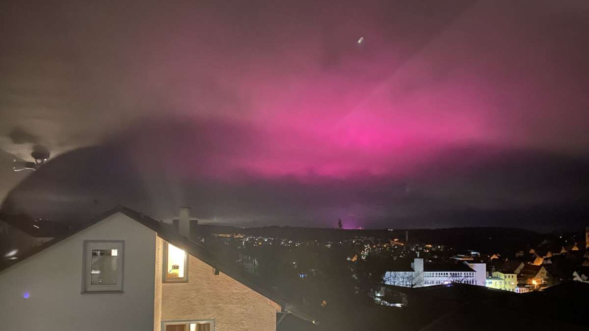 Pinkfarbenes Licht: Himmelsspektakel über der Region Stuttgart – das sind die Hintergründe