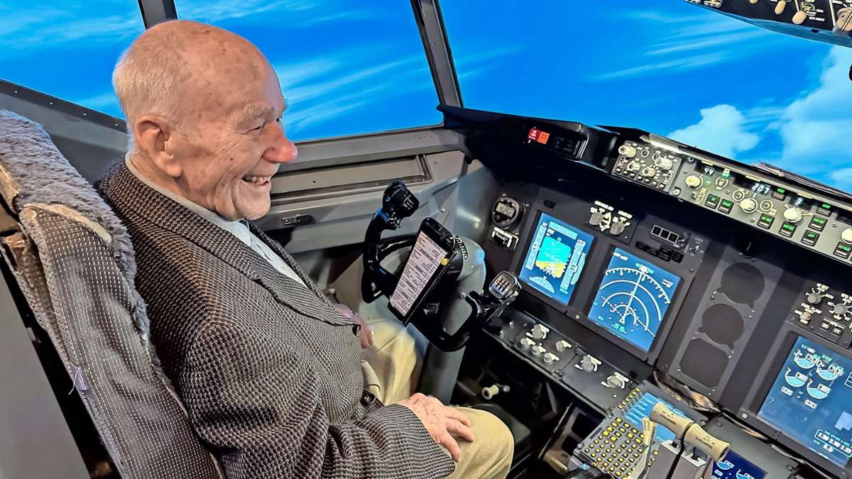 Simulator auf dem Flugfeld: Aufregender Atlantik-Flug im hohen Alter