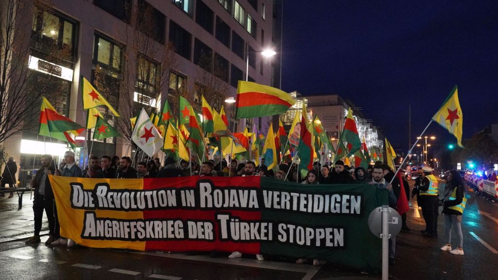 Kurden-Demo in Stuttgart: Protest gegen türkischen Militäreinsatz in Nordsyrien