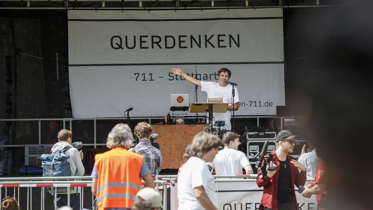 Demonstration in Stuttgart: Querdenker-Demo mit 2000 Teilnehmern – Ballweg erklärt OB-Kandidatur