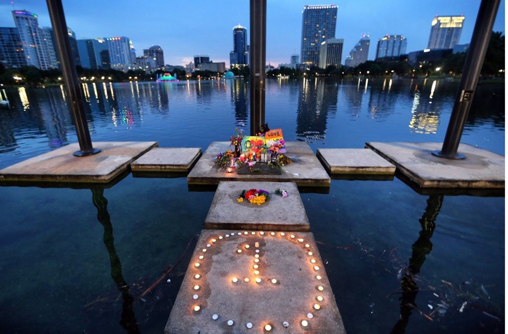 Für die Opfer des Attentats steht das Symbol ‚One Orlando’ bei dem Eola-See in Orlando.
