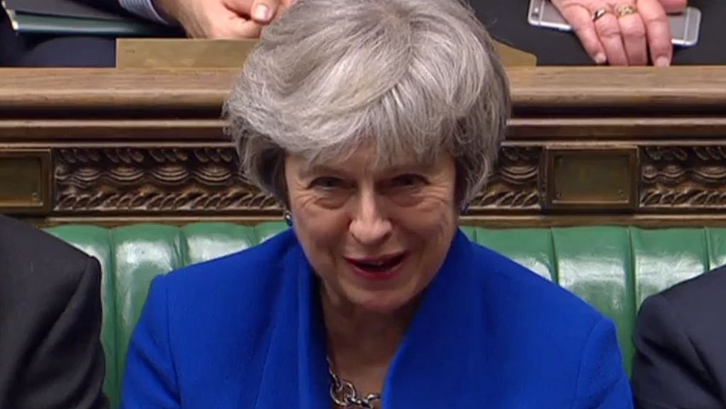 Misstrauensvotum in Großbritannien: Theresa May übersteht Misstrauensabstimmung im Unterhaus