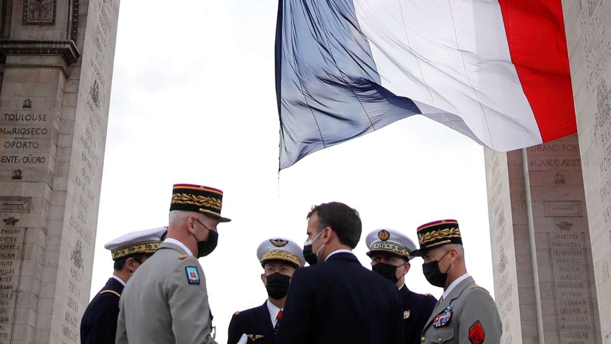 Offene Briefe an Macron: Militärs in Frankreich warnen vor einem Bürgerkrieg