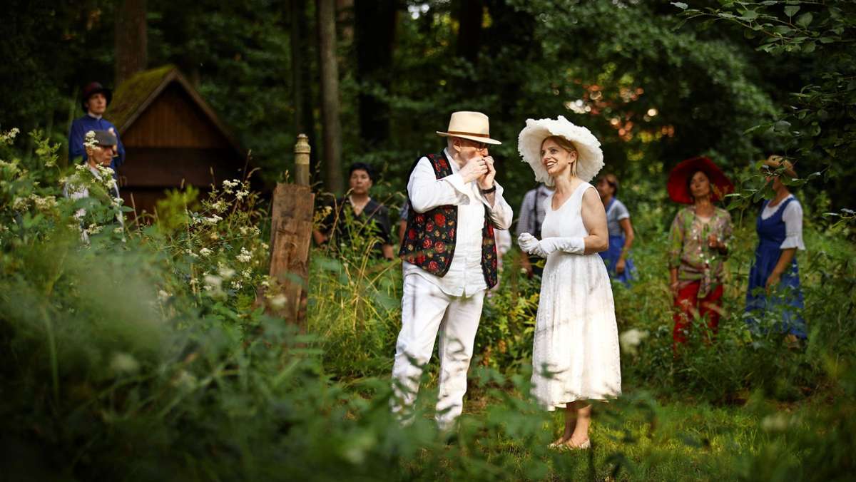Ensemble Rietenau: Spaziergang mit Theater durch das Dorf