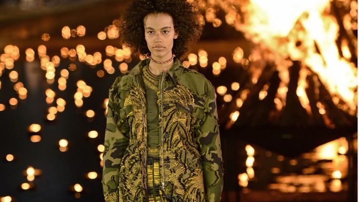 Modehaus zeigt Kleidung für Powerfrauen in Marrakesch