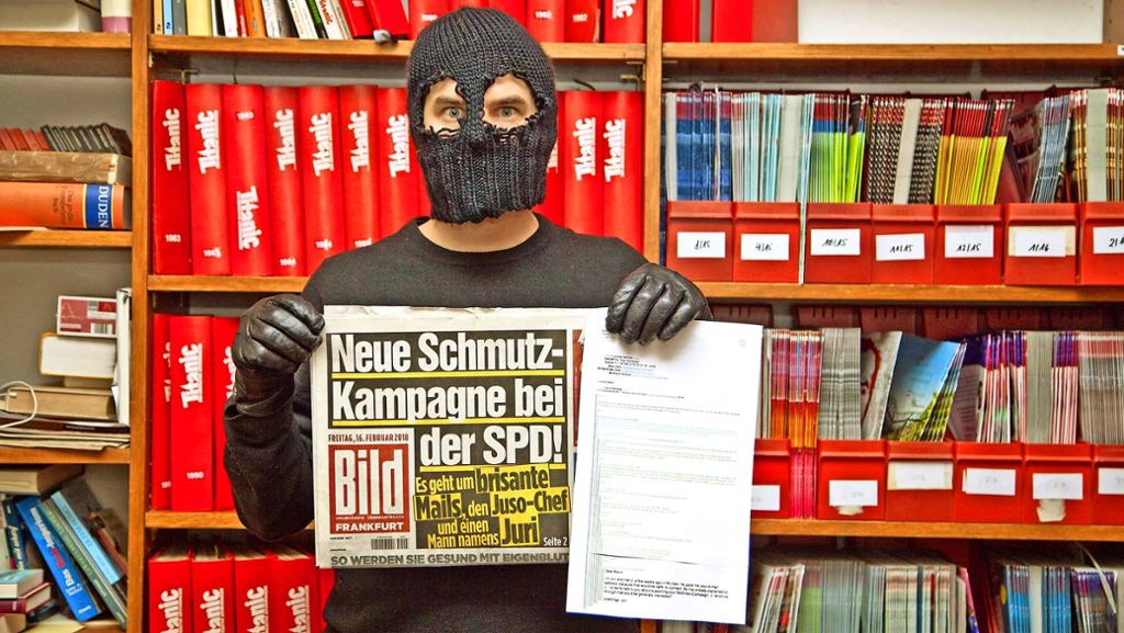  Ein Hund als SPD-Mitglied oder ein angeblicher Polit-Skandal, der sich als Satire-Coup erweist: der neue „Bild“-Chef Julian Reichelt bringt sein Blatt mit fragwürdigen Mitteln in Stellung und löst eine Medien-Affäre aus. 