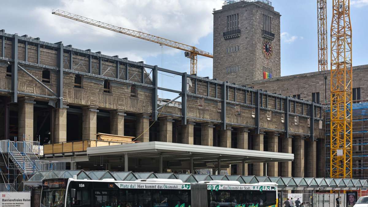 Bauarbeiten am Hauptbahnhof Stuttgart: Lücke nach Fassadensturz bleibt weiterhin sichtbar