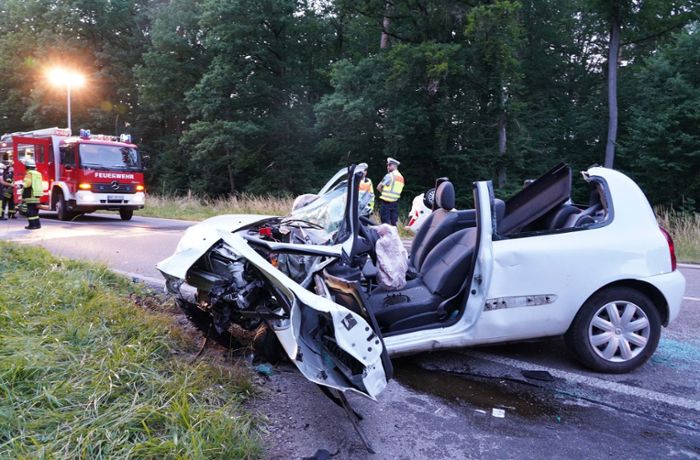Schwerer Unfall bei Magstadt: In Gegenverkehr geraten – zwei Schwerverletzte