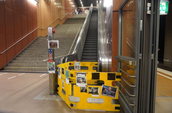 Kreativer Protest gegen kaputte Rolltreppe