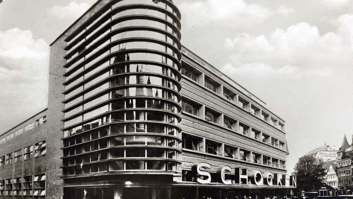  In Stuttgart wurde 1960 das Kaufhaus Schocken abgerissen – eine fatale Fehlentscheidung. Eine Doku, die jetzt in die Kinos kommt, würdigt den vergessenen jüdischen Kaufhausunternehmer. 