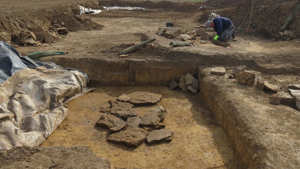  Vor zwei Jahren sind im Zuge der Arbeiten für Stuttgart 21 uralte Gräber auf den Fildern gefunden worden. Archäologen haben die Grabstätten, in denen teils noch Knochen lagen, freigelegt und gesichert. Nun befasst sich ein Anthropologe mit verschiedenen Fragestellungen. 