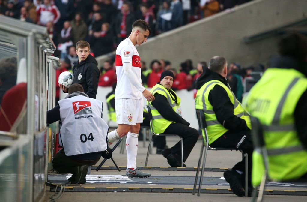 Sollte der Platzverweis gegen den VfB-Kapitän dem Spiel noch eine Wendung geben?