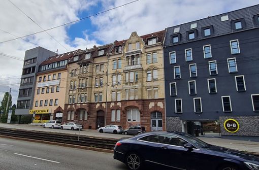 In dieser Häuserreihe in der König-Karl-Straße ereignete sich die Tat. Foto: Sebastian Steegmüller