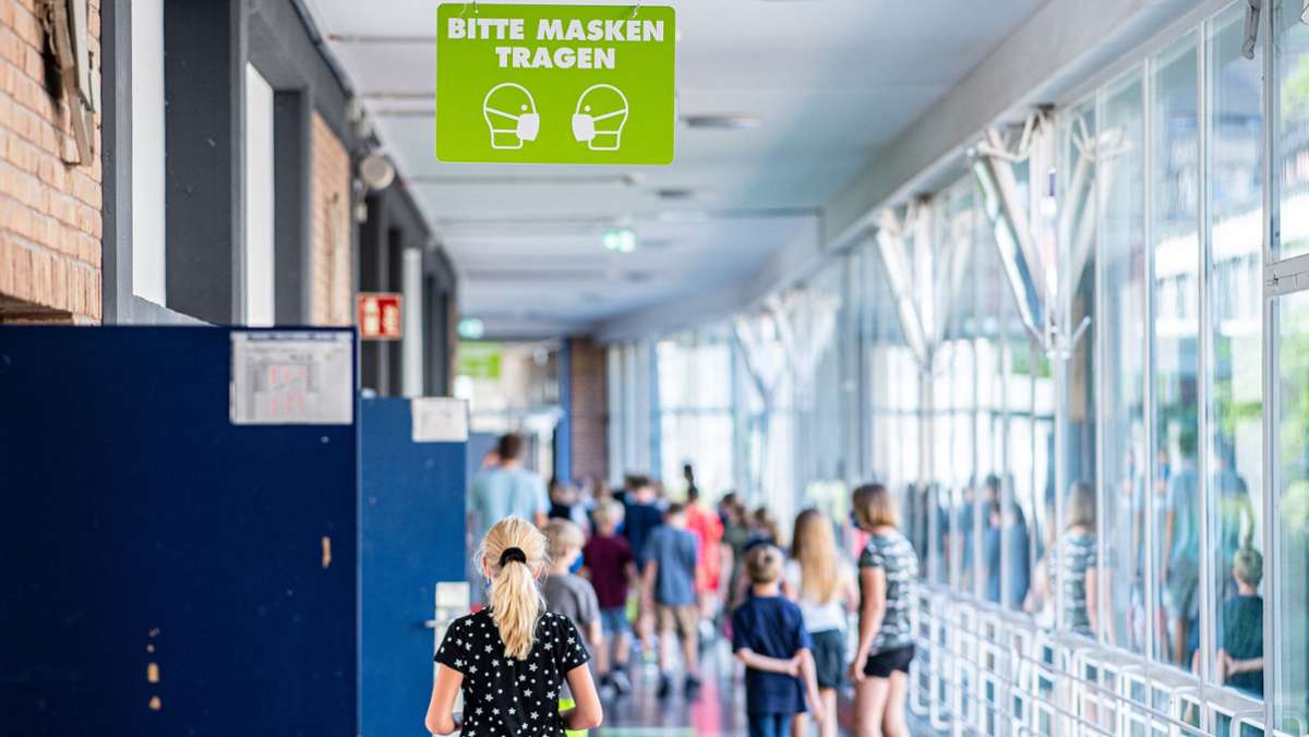 Entscheidung des Verwaltungsgerichts Stuttgart: Schülerinnen müssen trotz Attests Maske tragen